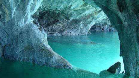 peștera cu lac verde smarald